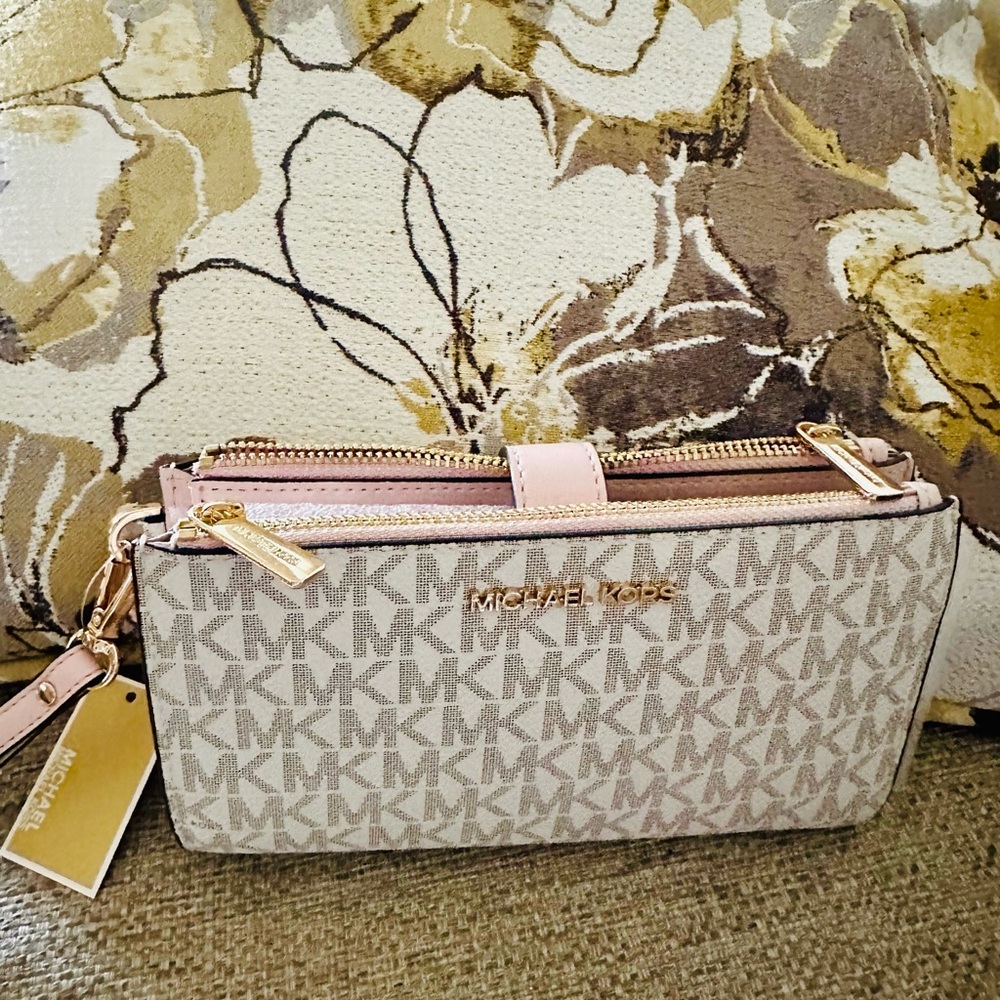 Michael Kors Wristlet. Large Jet Set Blush Multi Huge organization - Picture 12 of 15